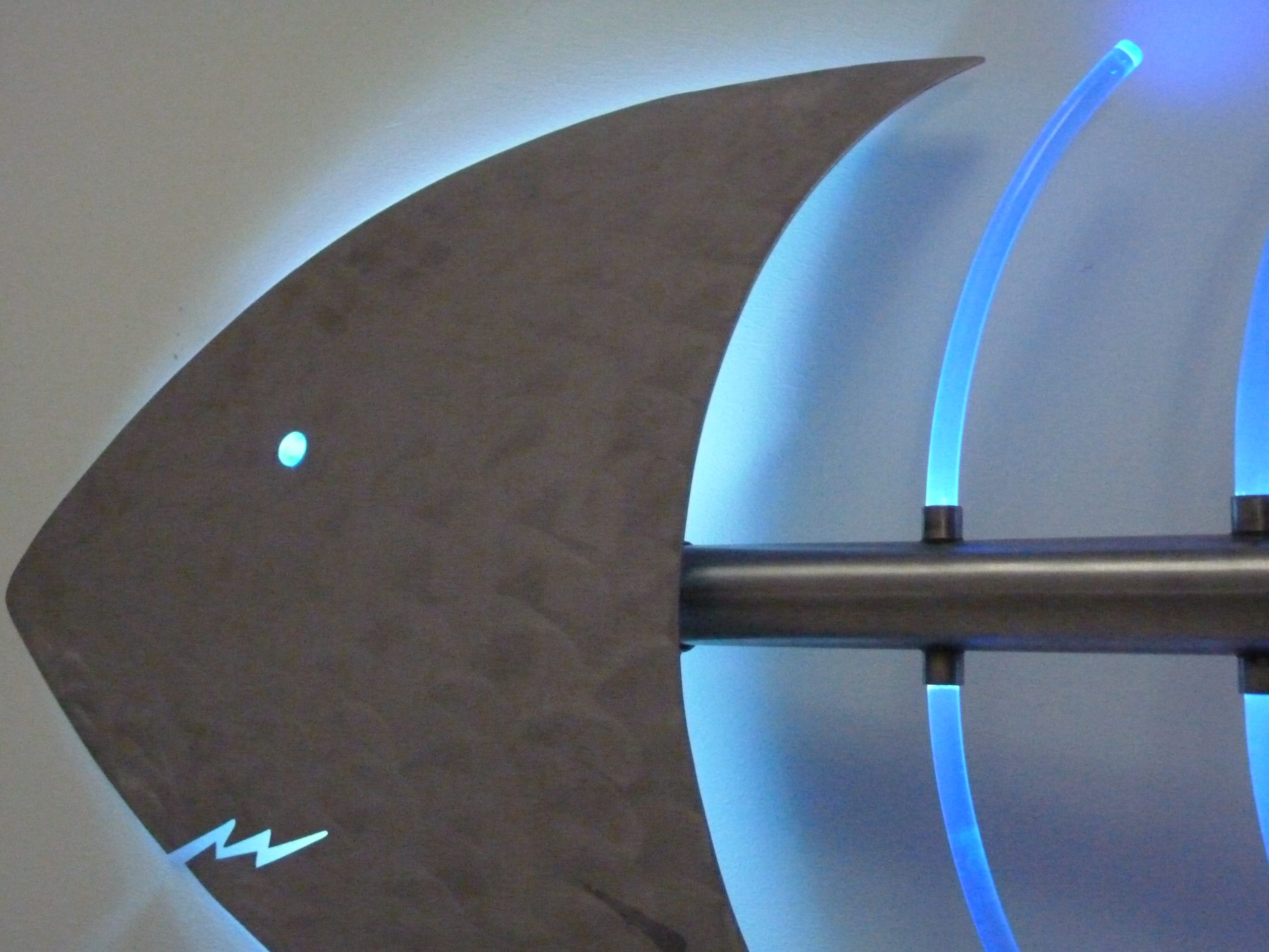 Designer Lampe "Fisch" aus Edelstahl und Plexiglas XXL Format 166 cm