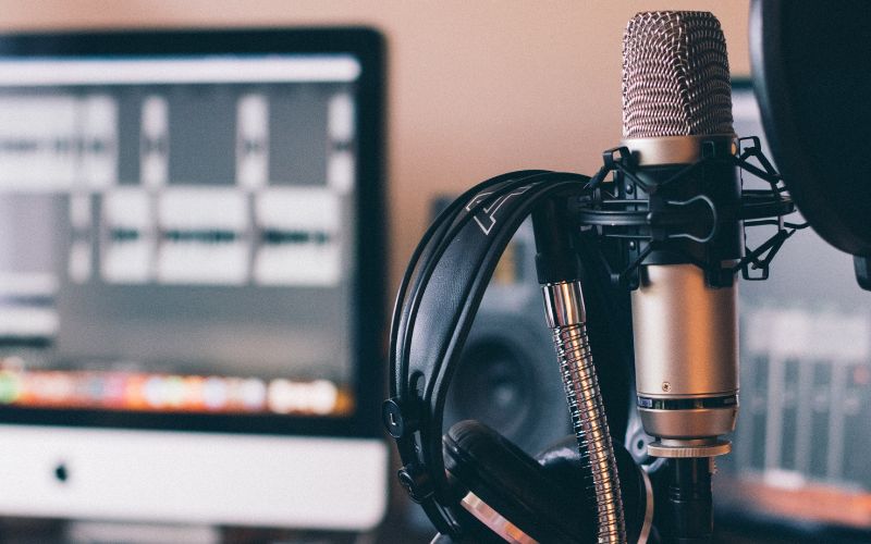 How to license podcast background music • Lickd