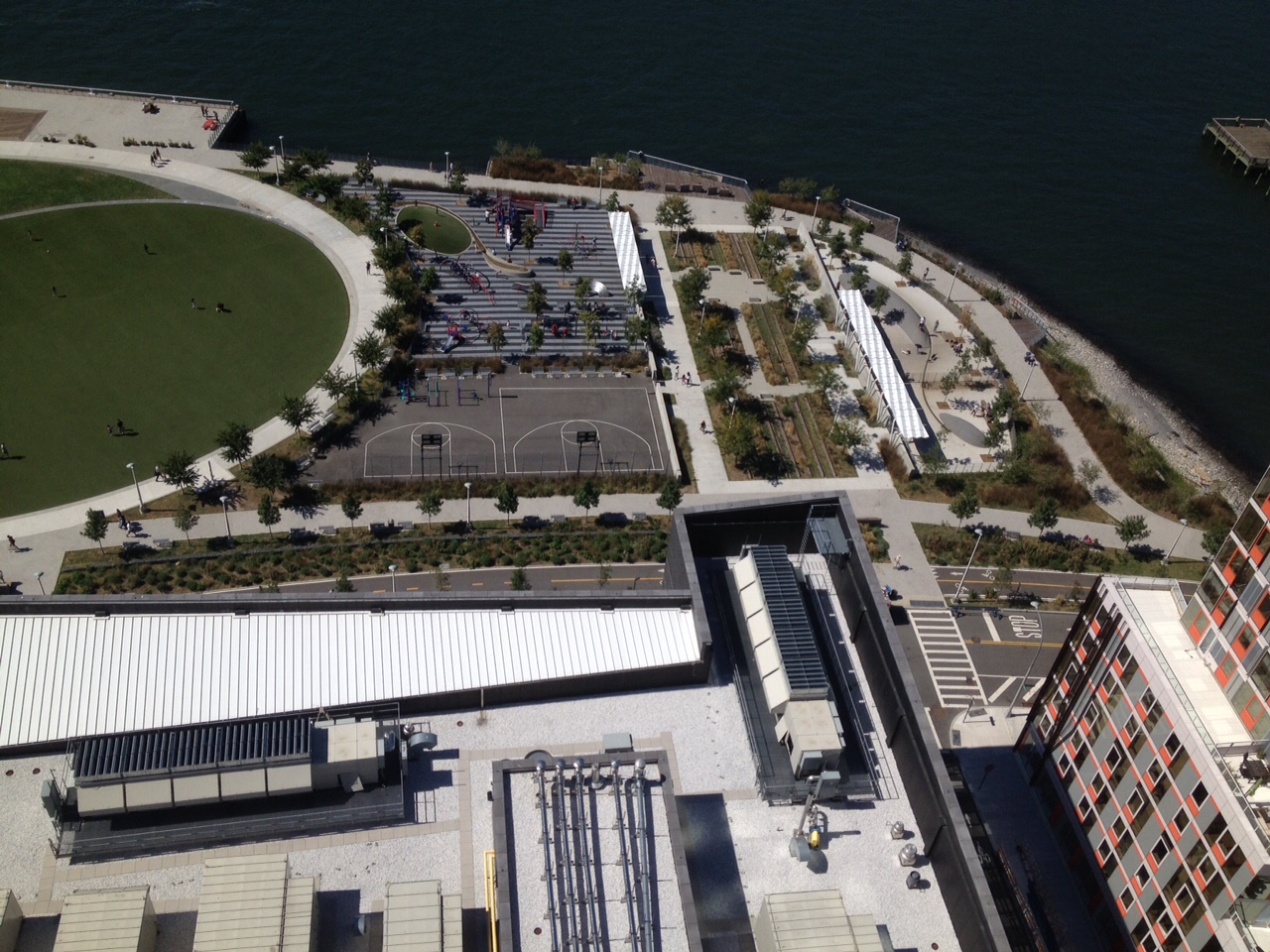 ASTORIA & WOODSIDE GET IT, BUT NOT LIC •