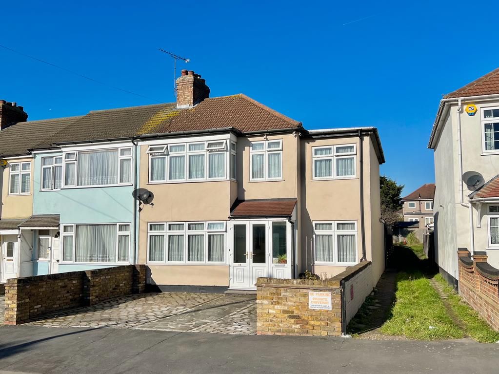 4 bed end terrace house for sale in Hulse Avenue, Romford, Essex RM7