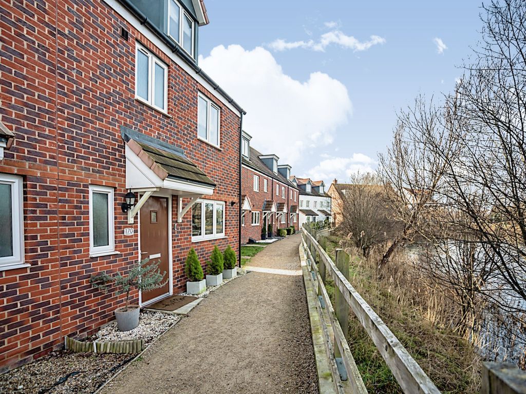 4 bed semidetached house for sale in Ellingham View, Dartford DA1 Zoopla