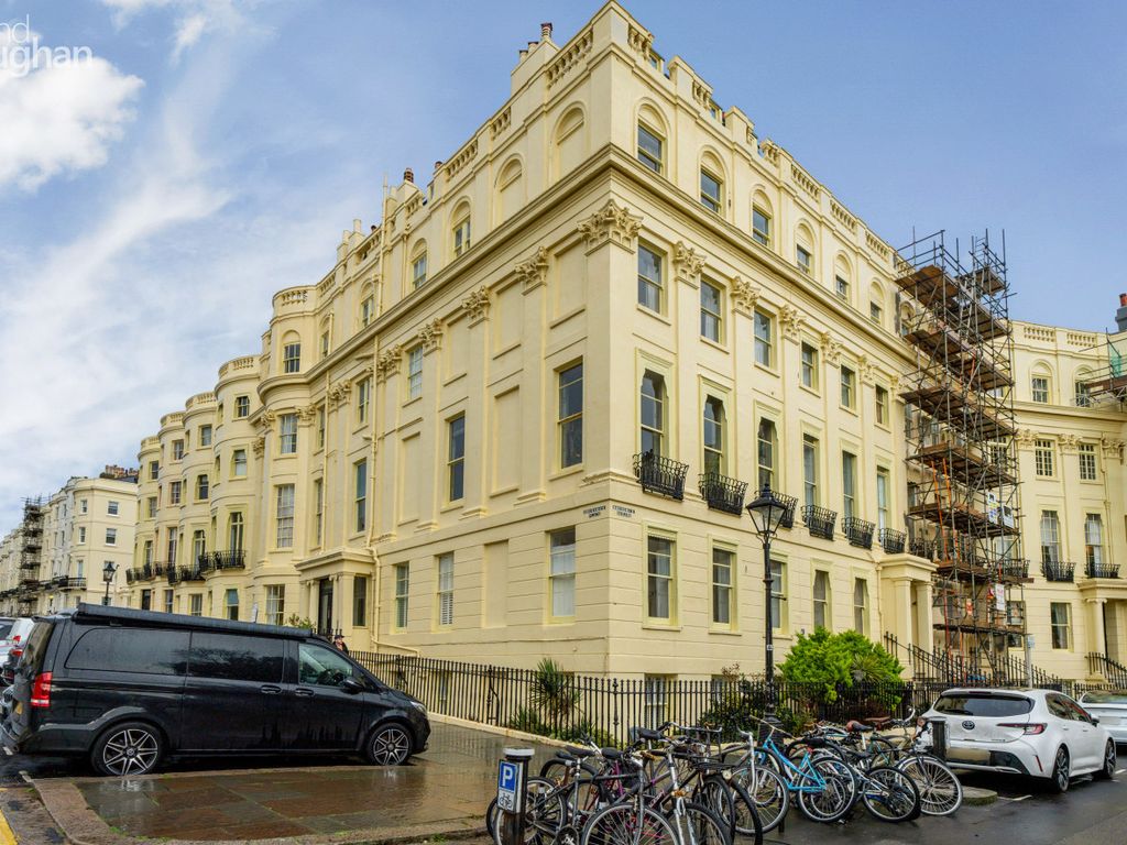 2 bed flat for sale in Brunswick Square, Hove, East Sussex BN3, £