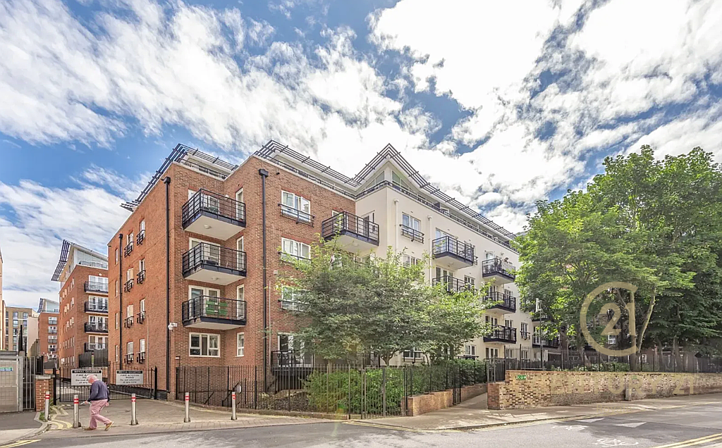 2 bed flat for sale in Royal Quarter, Seven Kings Way, Kingston Upon