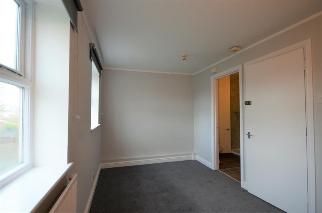 Studio to rent in Chamberlayne Avenue, Wembley HA9, £900 pcm Zoopla