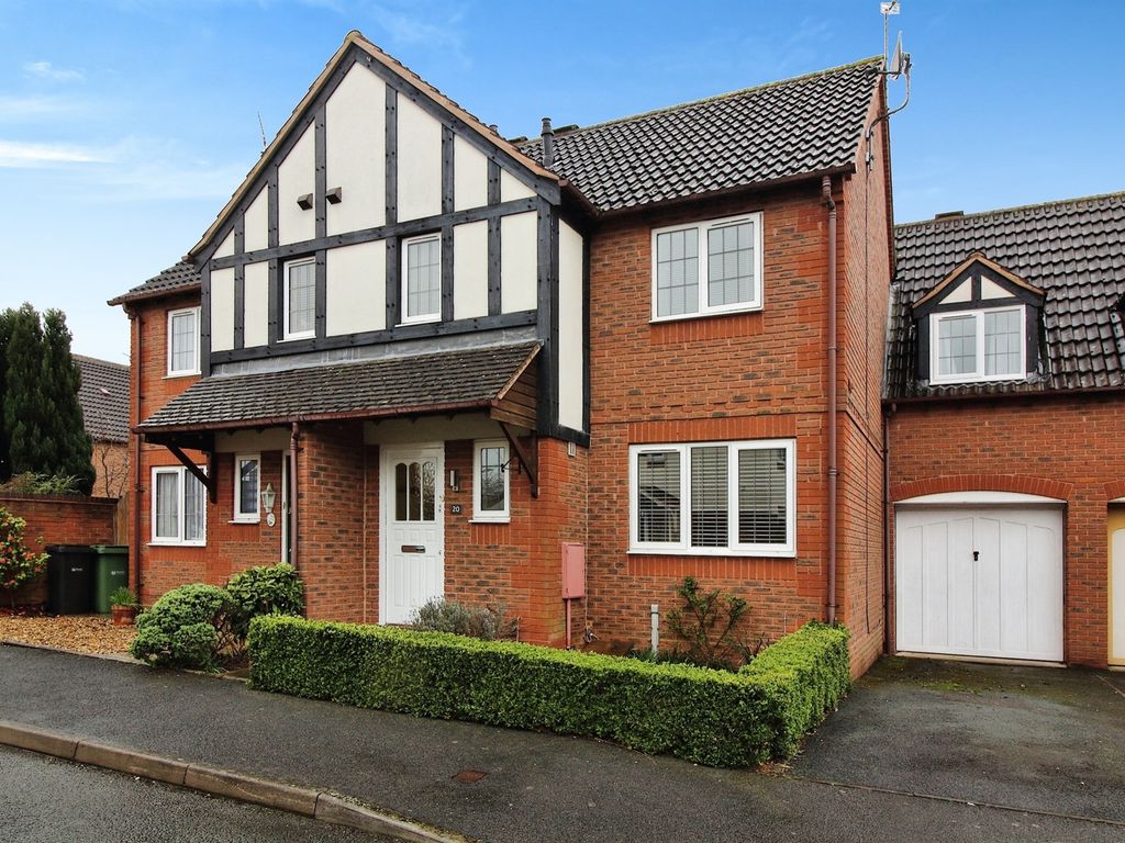 3 bed terraced house for sale in Purleigh Avenue, Lyppard Habington