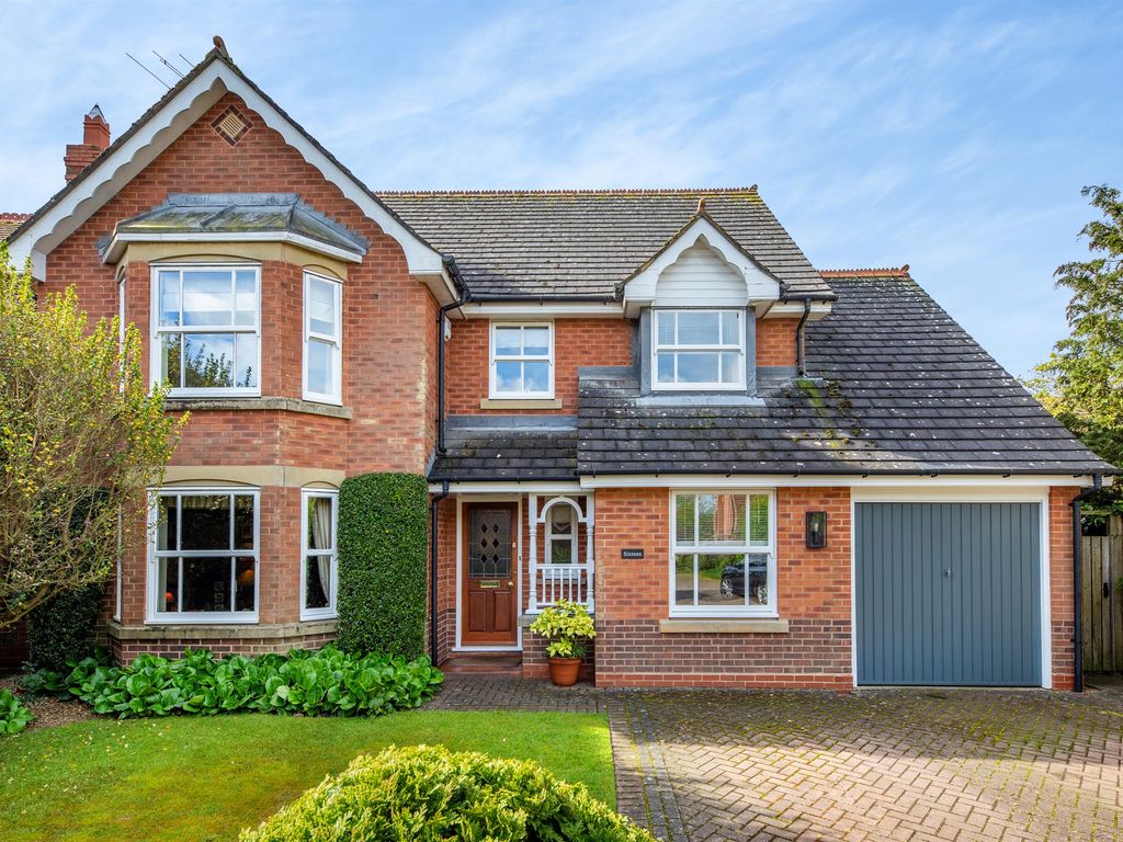 4 bed detached house for sale in Hawthorn Drive, Uppingham, Oakham LE15