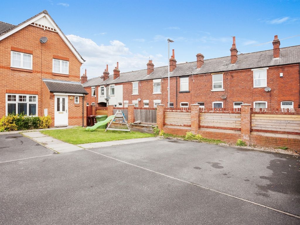 3 bed town house for sale in Mill Chase Croft, Wakefield WF2 Zoopla