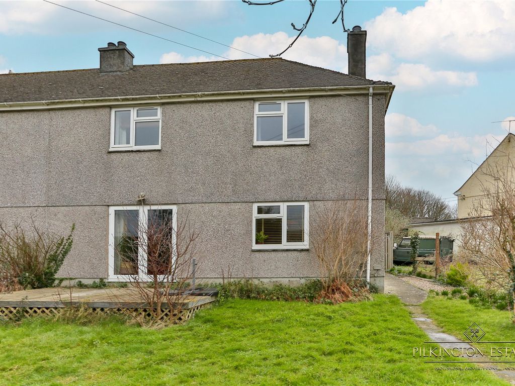 3 bed semidetached house for sale in Insworke Place, Millbrook