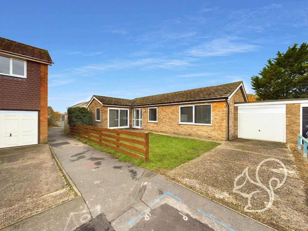 4 bed detached bungalow to rent in Cap Pillar Close, Wivenhoe