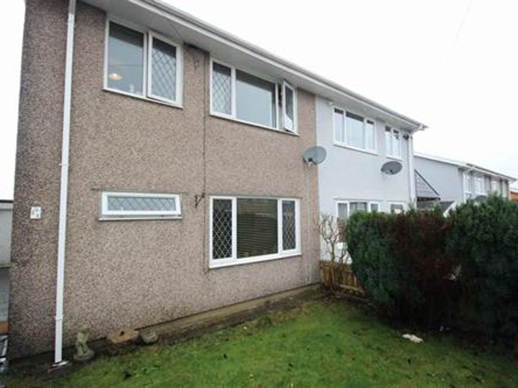 3 bed semidetached house to rent in PenDerri Close, Oakdale NP12, £