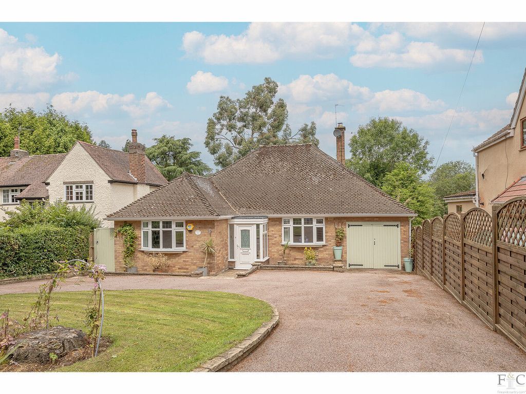 4 bed bungalow for sale in Dalby Avenue, Bushby LE7, £600,000 Zoopla