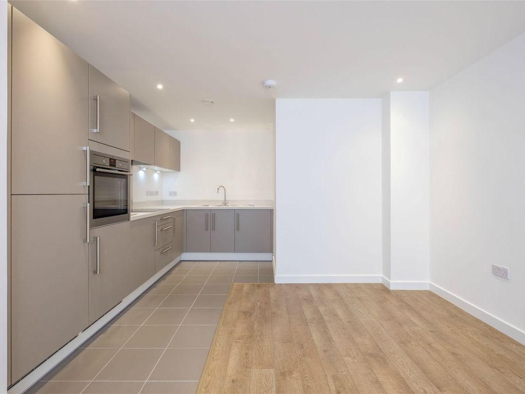 2 bed flat to rent in Kingfisher Heights, Waterside Way, London N17, £