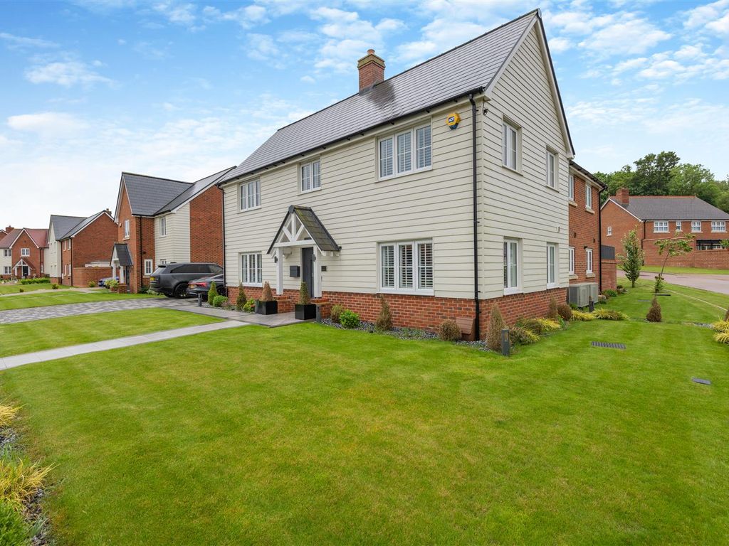 4 bed detached house for sale in Brickmakers Way, Hempstead, Gillingham