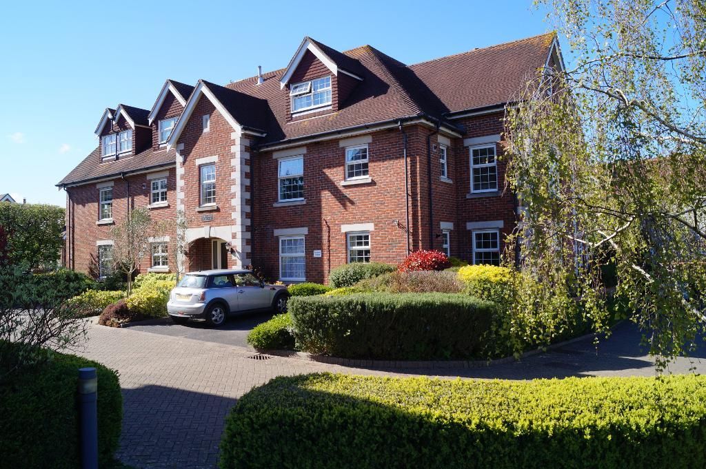 2 bed flat for sale in Goring Court, Bramber Road, Steyning, West