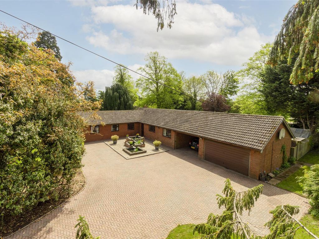 5 bed detached bungalow for sale in Church Street, Stockton, Southam