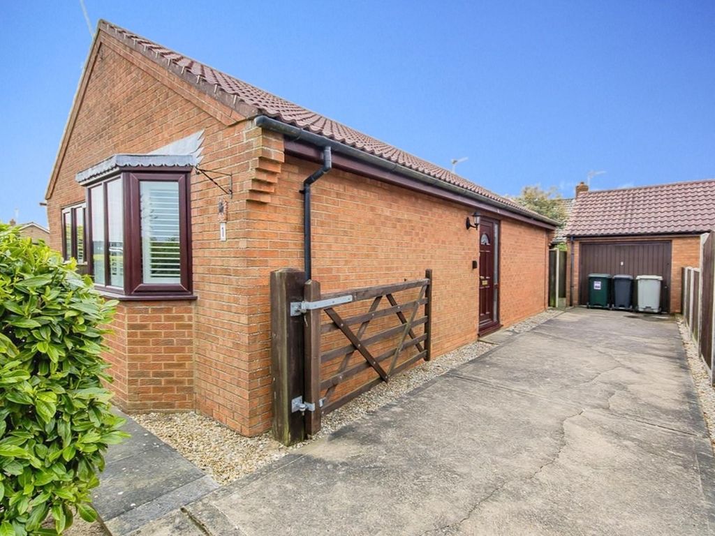 3 bed detached bungalow for sale in Meadowview, Hogsthorpe, Skegness