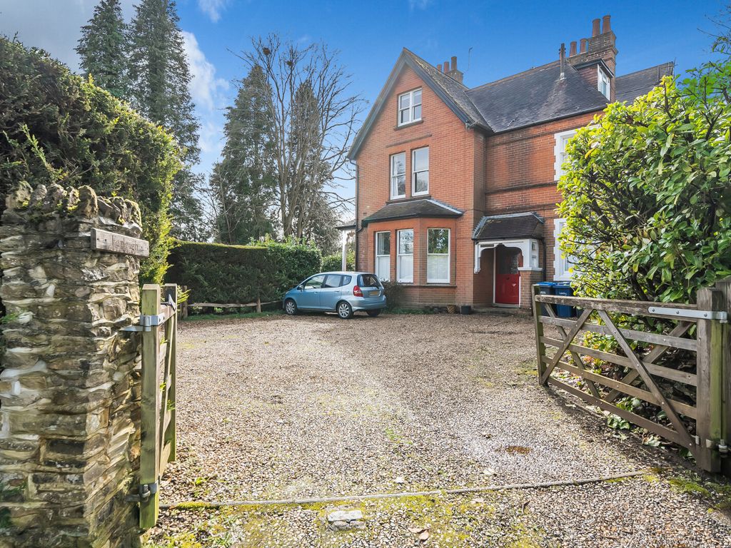 1 bed flat for sale in Ramsden Road, Godalming GU7, £265,000 Zoopla