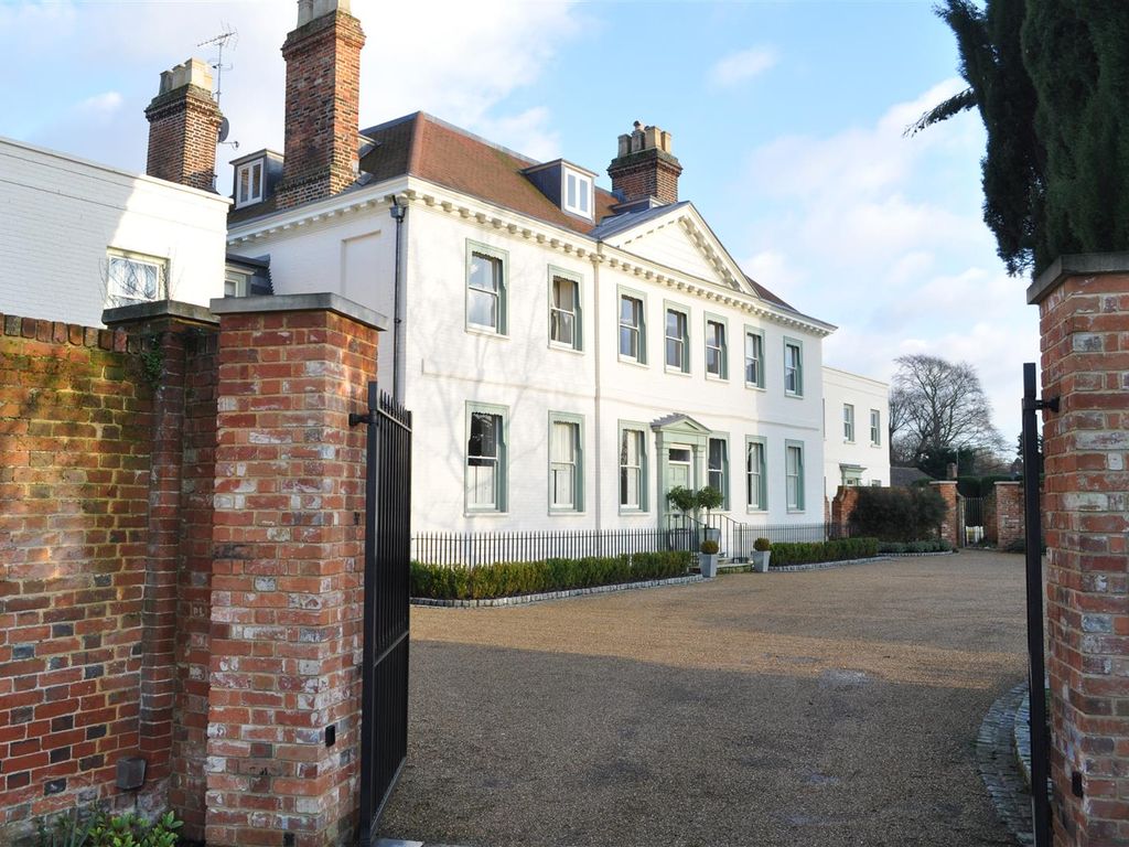 3 bed flat to rent in Parkers Lane, Ashtead KT21, £1,800 pcm Zoopla