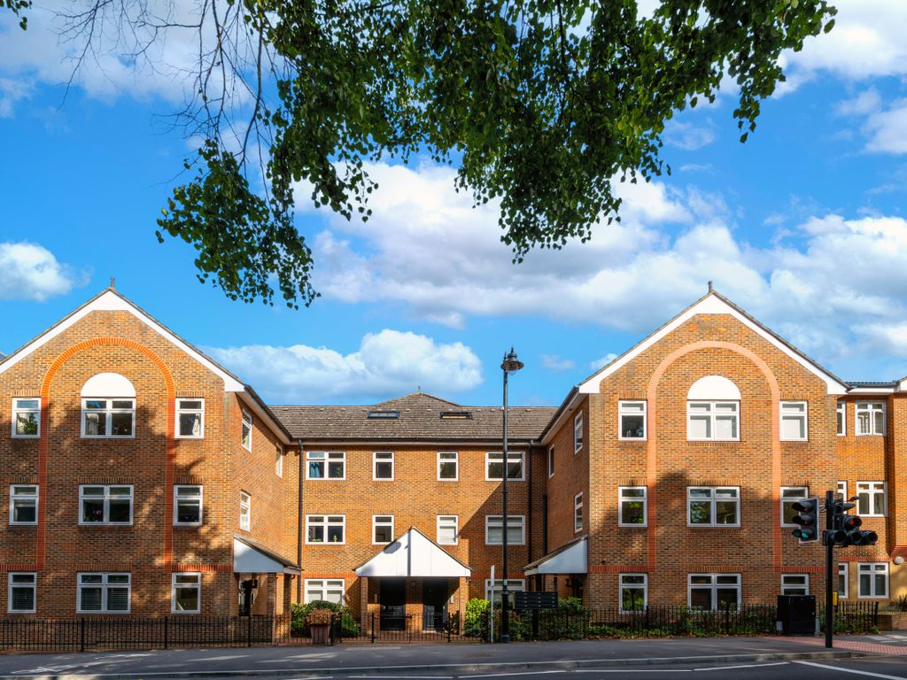 2 bed flat for sale in Bell Street, Reigate RH2, £345,000 Zoopla