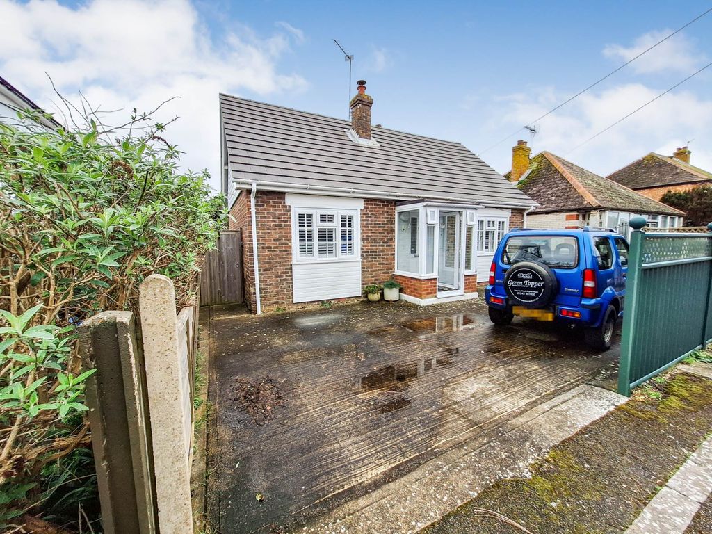 2 bed detached bungalow for sale in Elm Grove, Chichester PO20, £