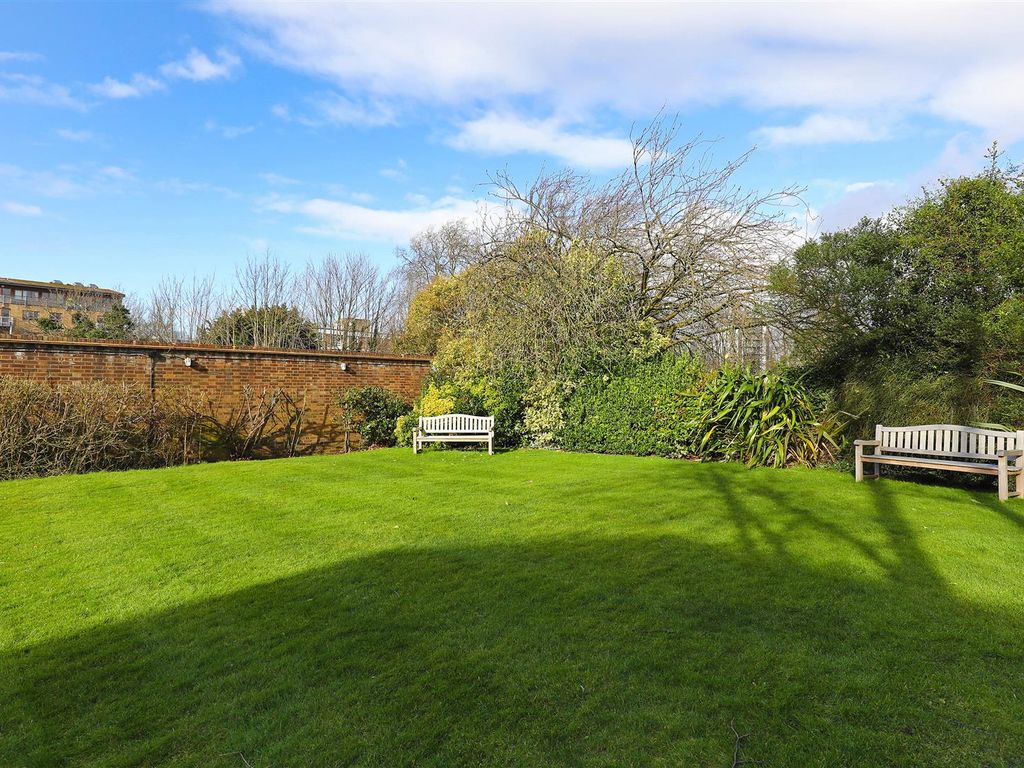 2 bed flat to rent in Keswick Road, London SW15 Zoopla