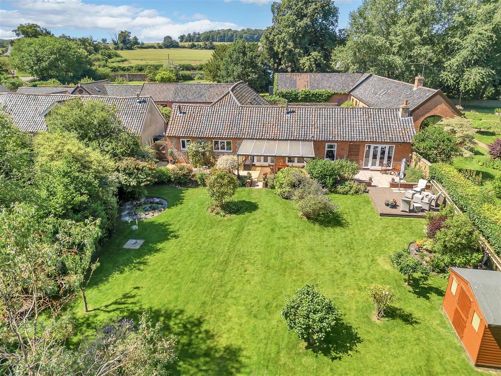5 bed barn conversion for sale in Thetford Road, Fakenham Magna
