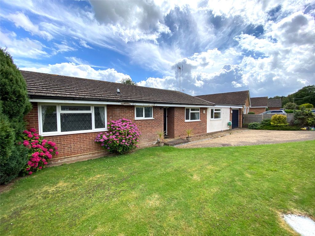 3 bed bungalow to rent in Woodside Road, Beare Green, Dorking, Surrey