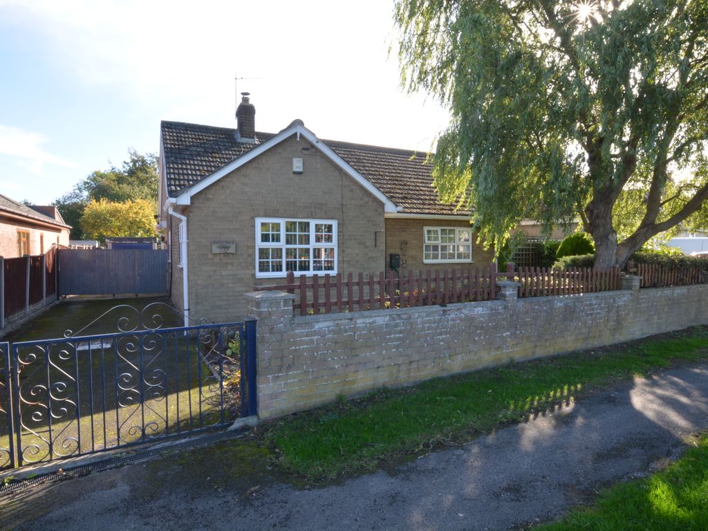 2 bed detached bungalow for sale in Thorpe Road DN14 Zoopla