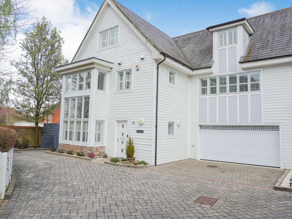 4 bed semidetached house for sale in Beachamwell Drive, Kings Hill