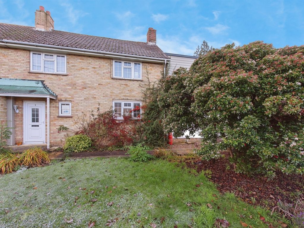 4 bed semidetached house for sale in Churchill Close, Lawshall, Bury