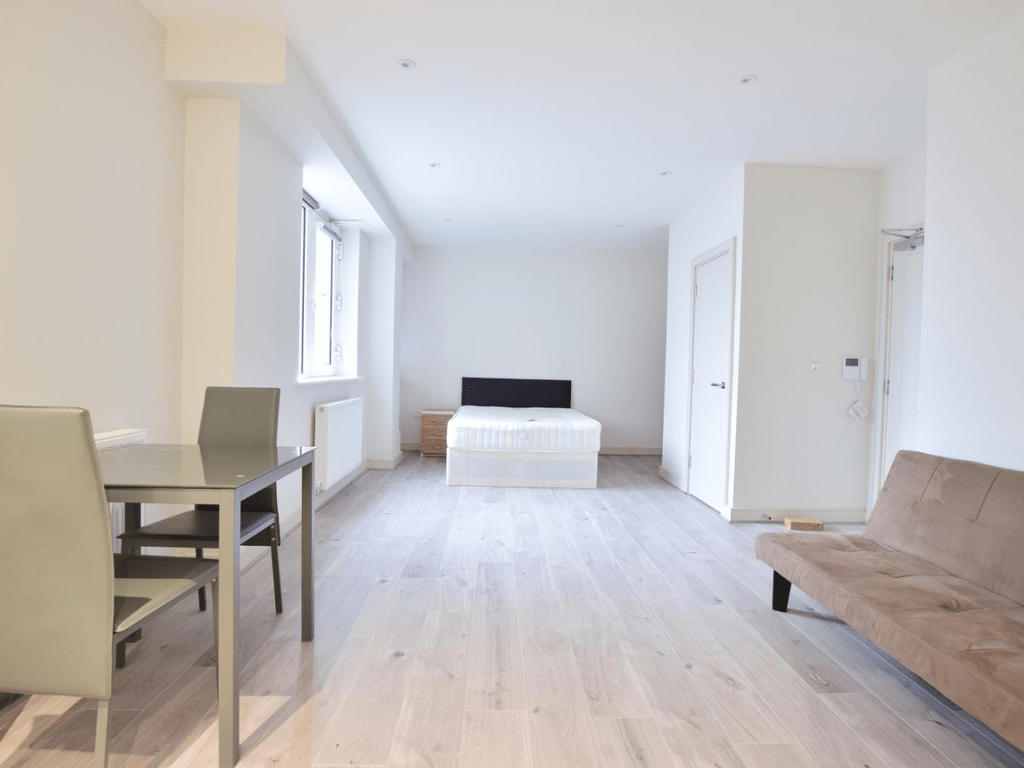 Studio to rent in Lovell House, High Street, Uxbridge, Middlesex UB8