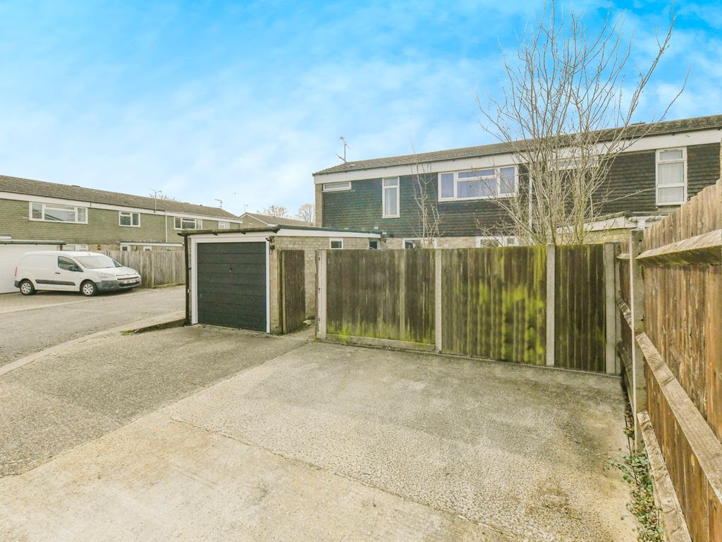 3 bed end terrace house for sale in Jessop Road, Stevenage