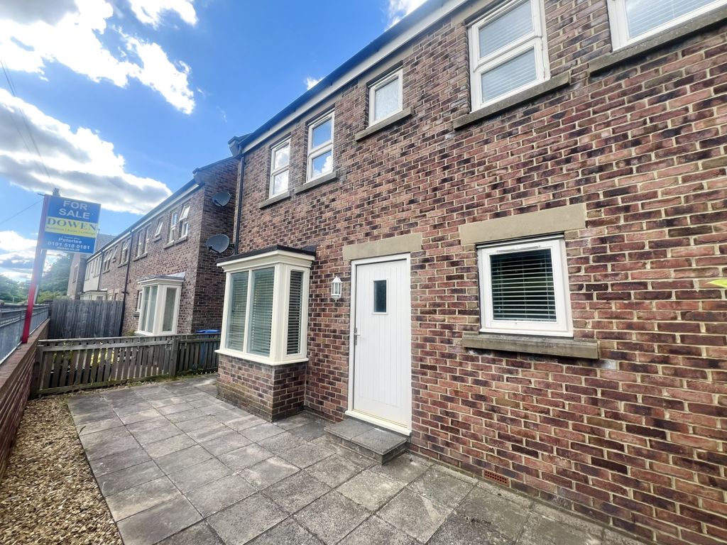 3 bed semidetached house for sale in Essyn Court, Peterlee, County