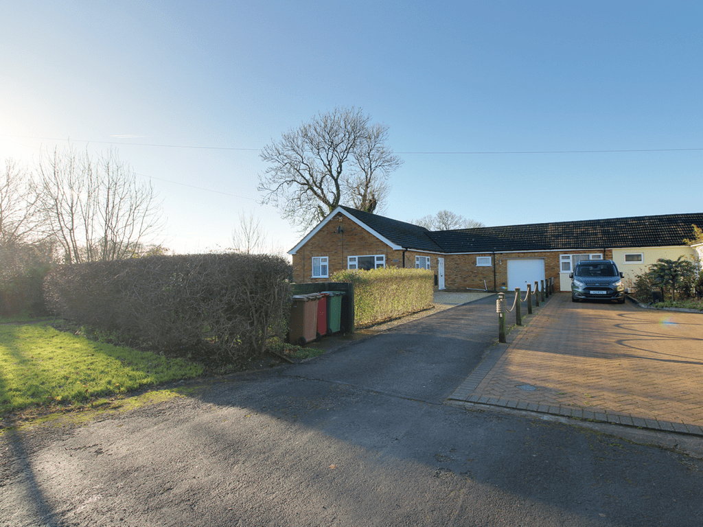 3 bed bungalow for sale in Townside, East Halton, Immingham DN40, £245,000 Zoopla