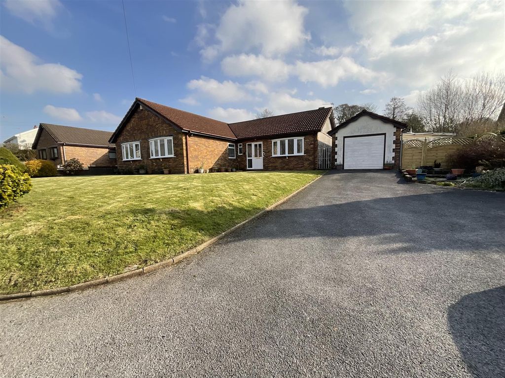 4 bed detached bungalow for sale in Maesquarre Road, Betws, Ammanford