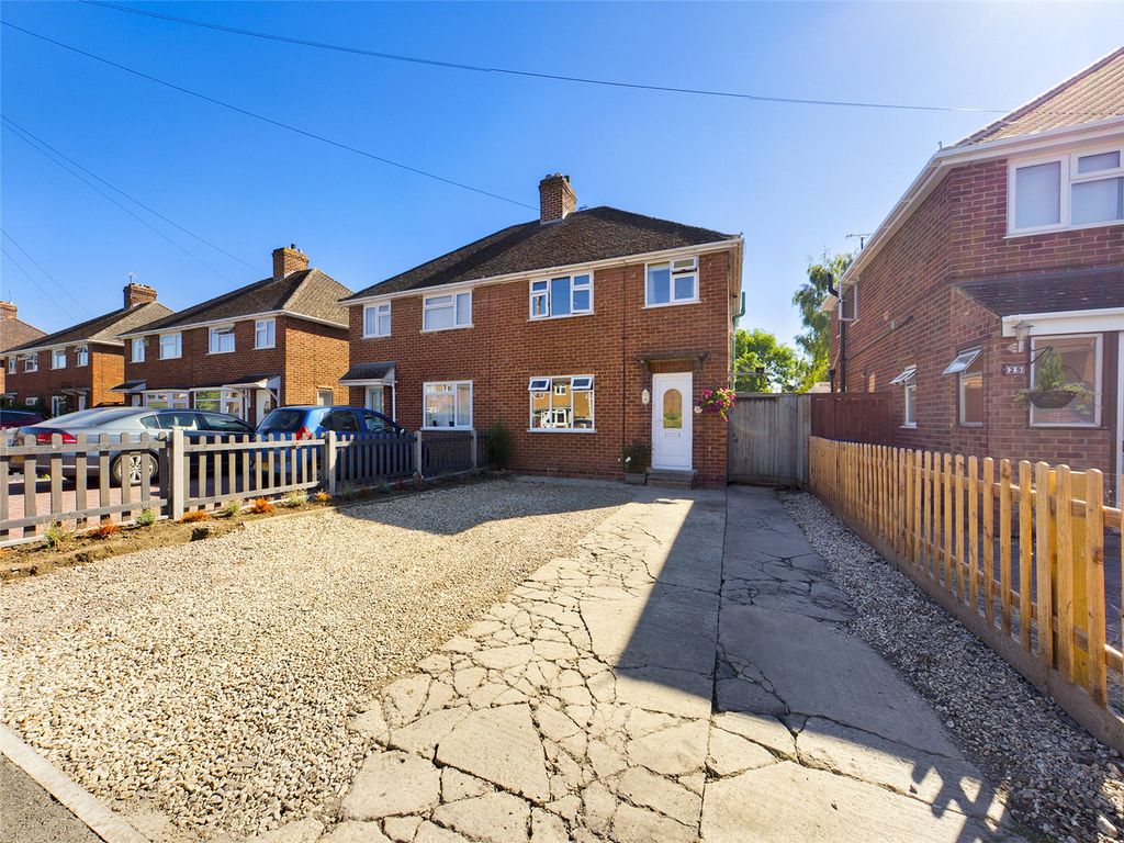 3 bed semidetached house for sale in Holtham Avenue, Churchdown
