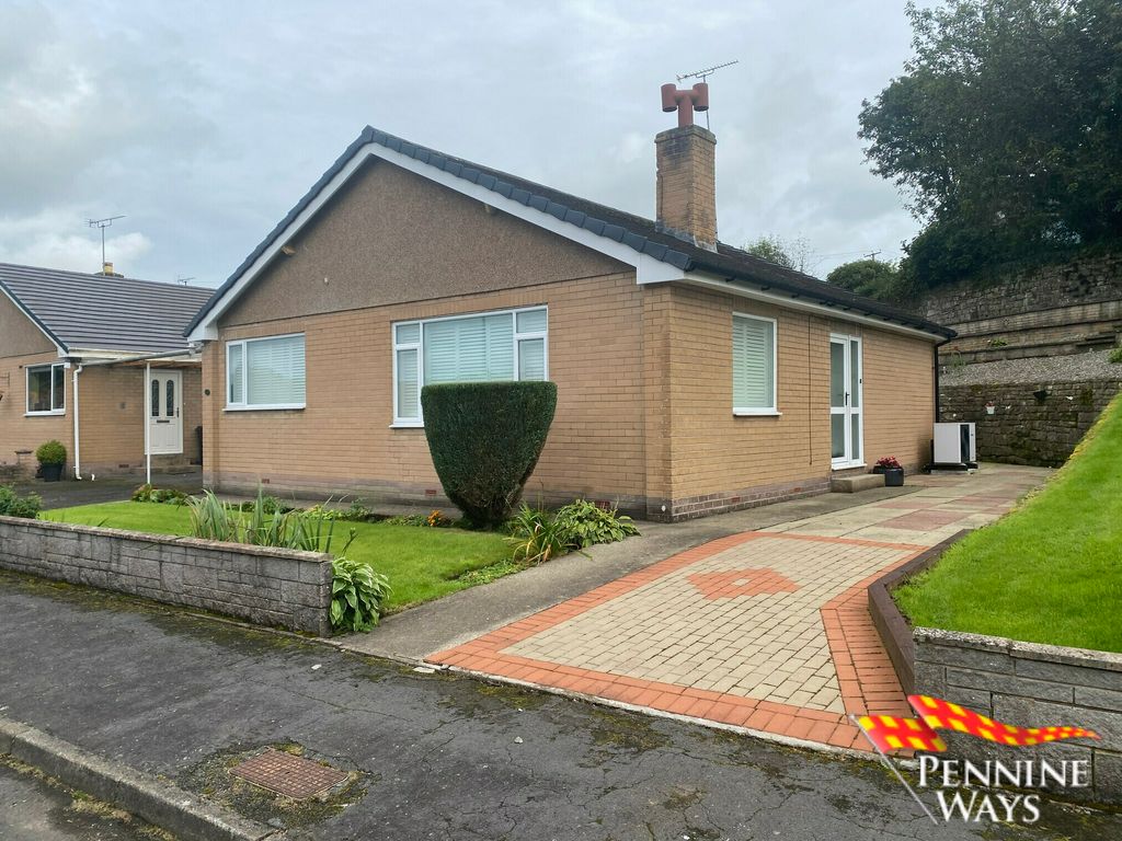 3 bed detached bungalow for sale in Hadrians Crescent, Brampton CA8, £