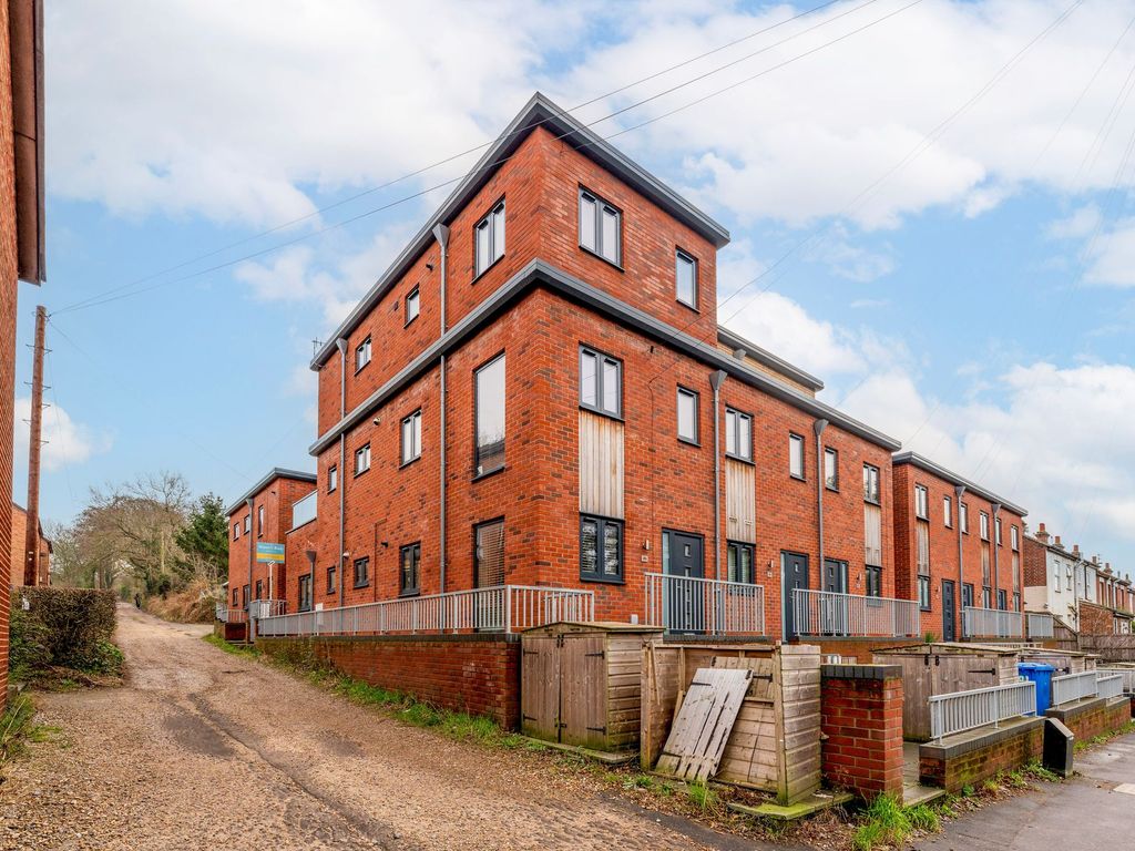 2 bed terraced house for sale in Sprowston Road, Norwich NR3, £220,000