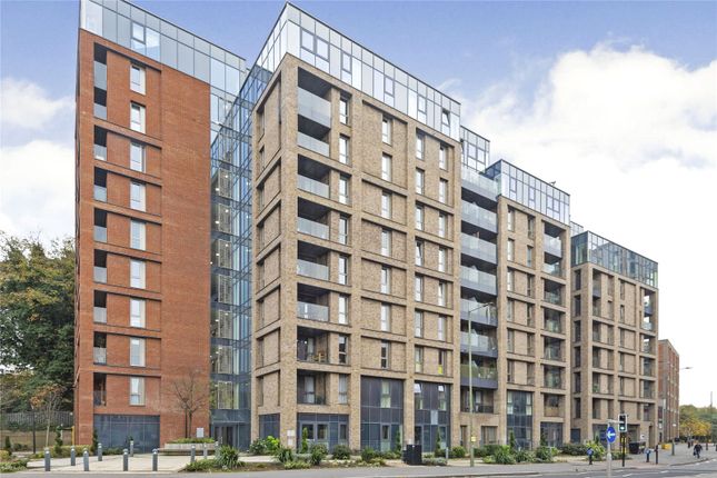 Marketfield Way, Redhill, Surrey RH1, 2 bedroom flat for sale