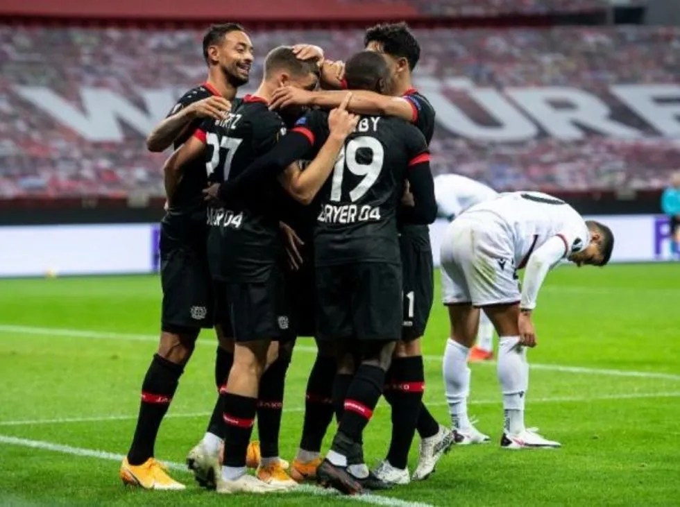 Alario comandó al Bayer Leverkusen frente al Augsburgo Líder en deportes