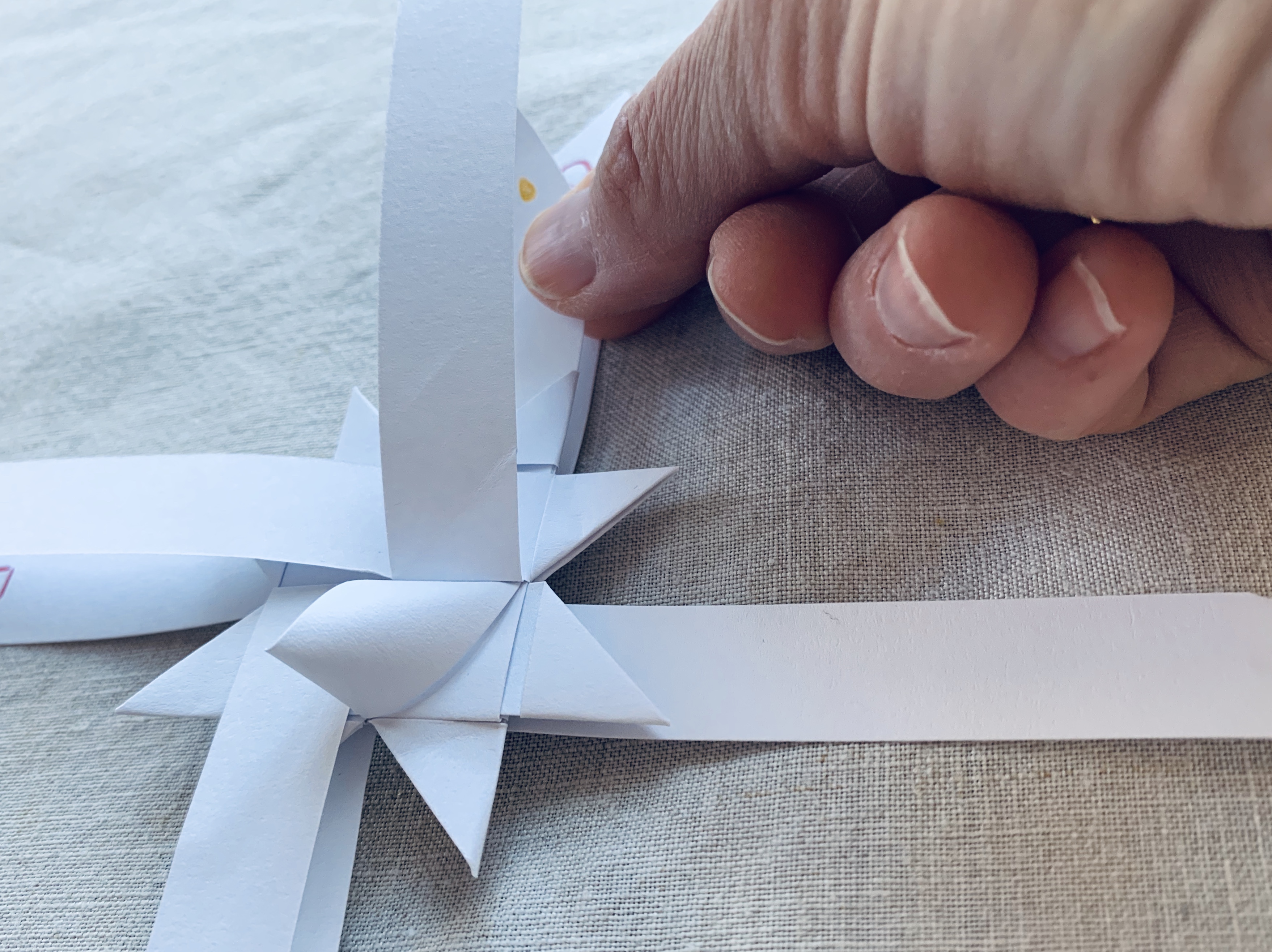 FRÖBELSTERNE FALTEN // EINE EINFACHE ANLEITUNG (ECHT JETZT) // DIY