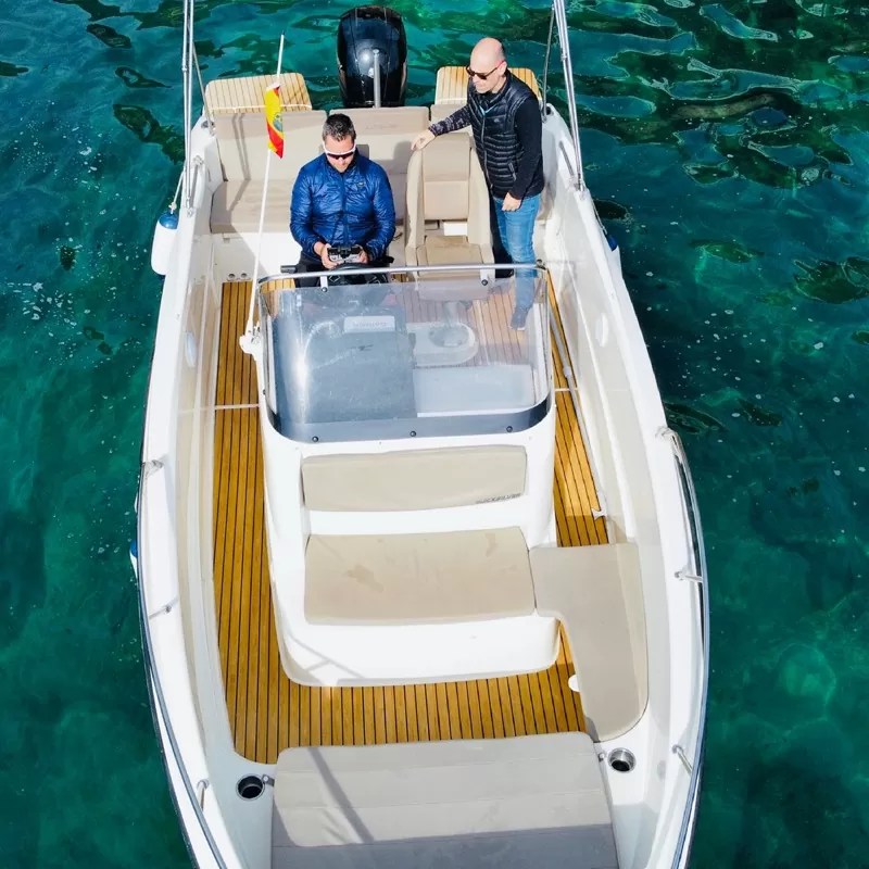 Quicksilver 675 Open Up to 8 people Life Boat alquiler barco Costa