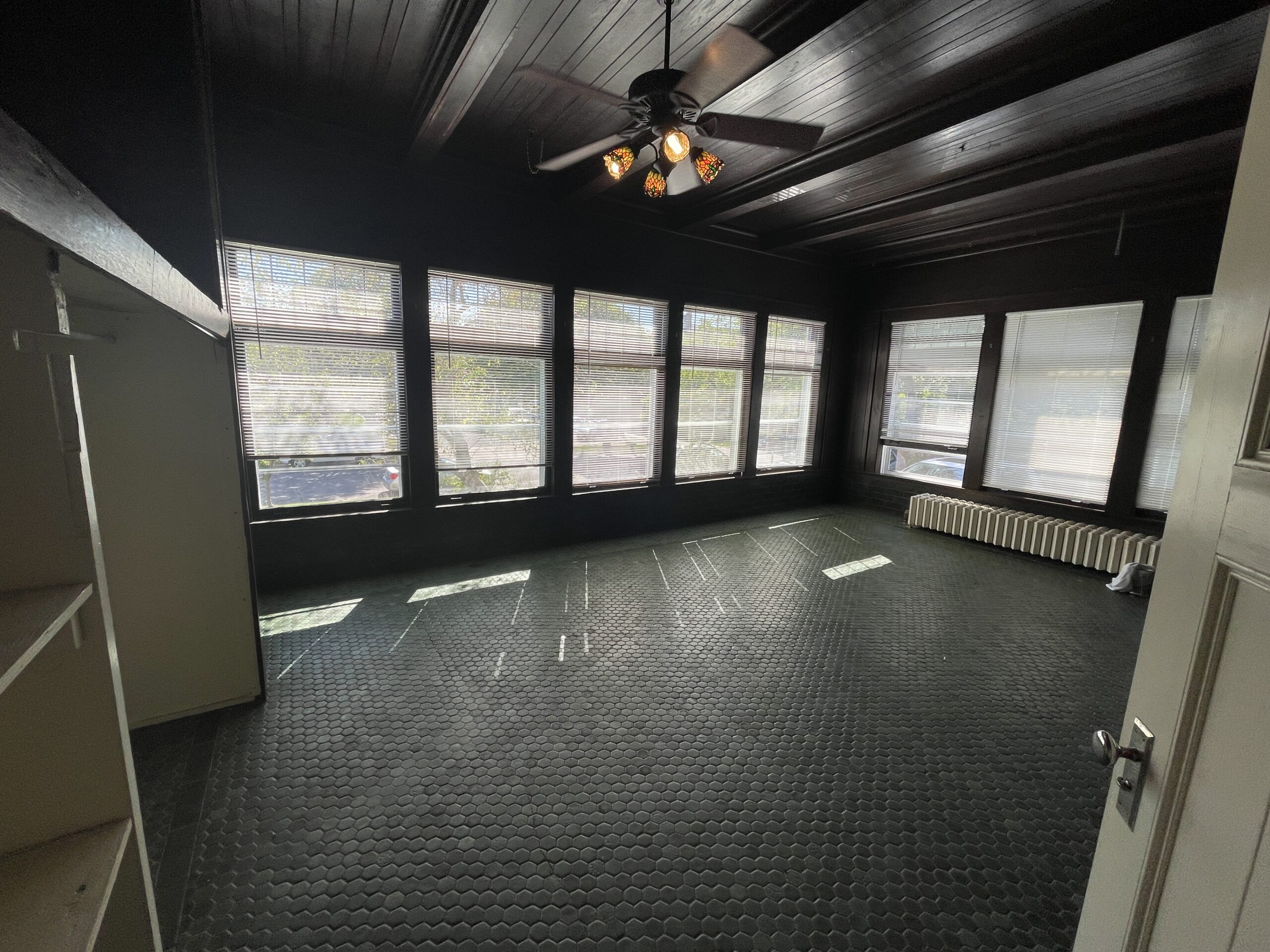 2118 Pillsbury Mansion Apt 5 Studio , Original Sunroom. 19 UNIT WEDGE