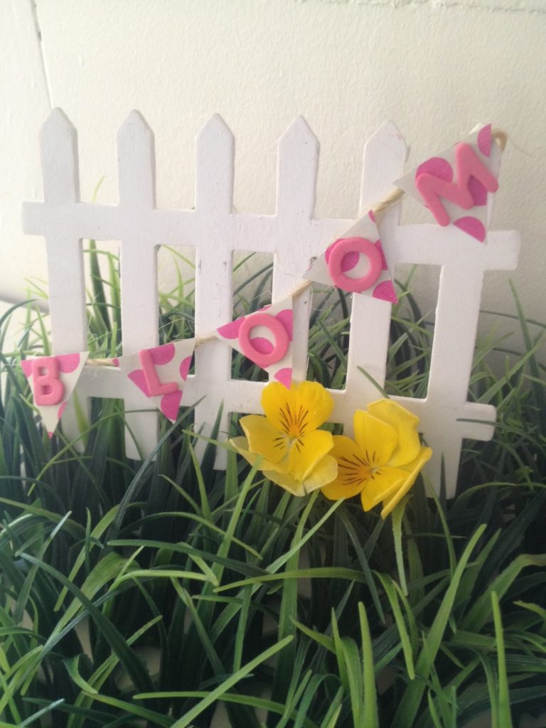 DIY Fairy Garden Fence with Banner Life. Family. Joy