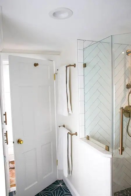 29 Creative Bathroom Towel Rack Ideas to Maximize Space - Life Glow Up