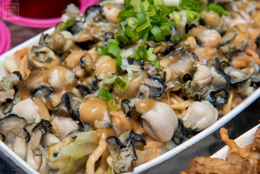 【臺南美食】不退流行的浮誇系美食｜放好放滿的海鮮意麵｜老闆對於新鮮度和品質要求｜冰沙系列必喝~~金三益健康茶飲