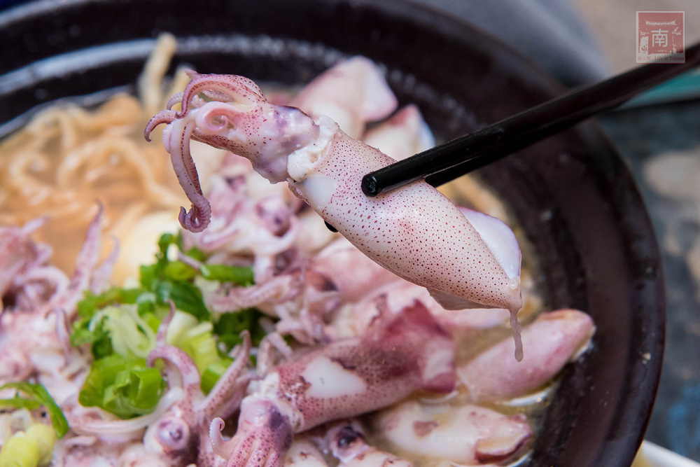 【臺南美食】不退流行的浮誇系美食｜放好放滿的海鮮意麵｜老闆對於新鮮度和品質要求｜冰沙系列必喝~~金三益健康茶飲