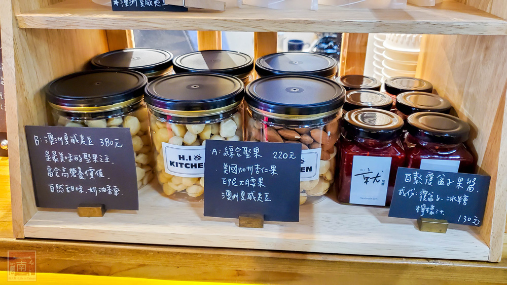 【臺南美食】咖啡味夾雜著叫賣聲｜市場內的咖啡館｜誰說市場不能賣咖啡｜人聲鼎沸假日要排隊~RU咖啡