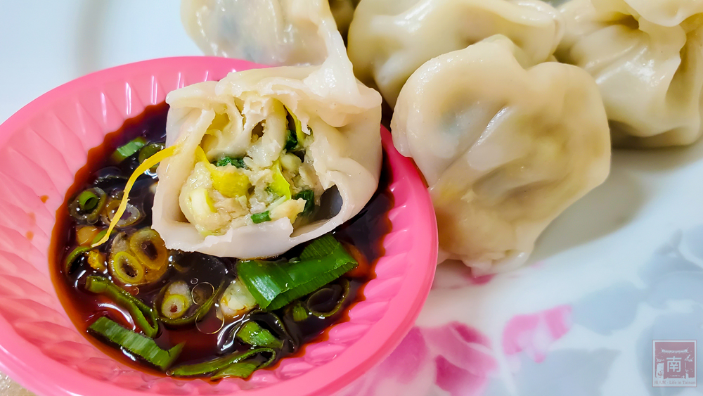 【臺南美食】在地人推薦的水餃店｜手工現包水餃｜酸辣湯｜榨菜肉絲麵~~味津水餃