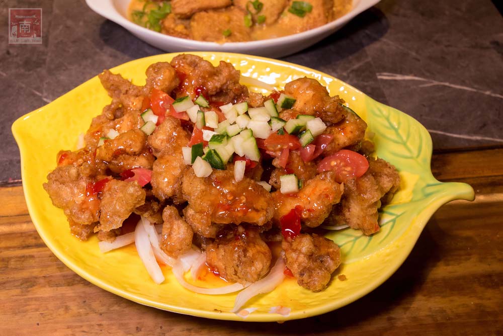 【臺南美食】半戶外美食街在安平｜有小朋友大沙池｜露天寵物野餐空間｜假日駐唱演唱｜串燒｜海鮮｜熱炒｜飲料~~請上桌5號港灣